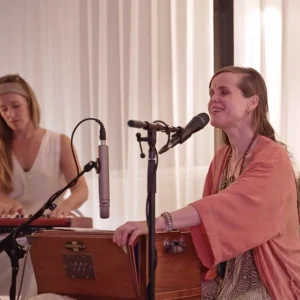 Mantra-Konzert mit Aleah Gītāñjali & Elena Escouflaire • SAMSTAG, 29.11.2025